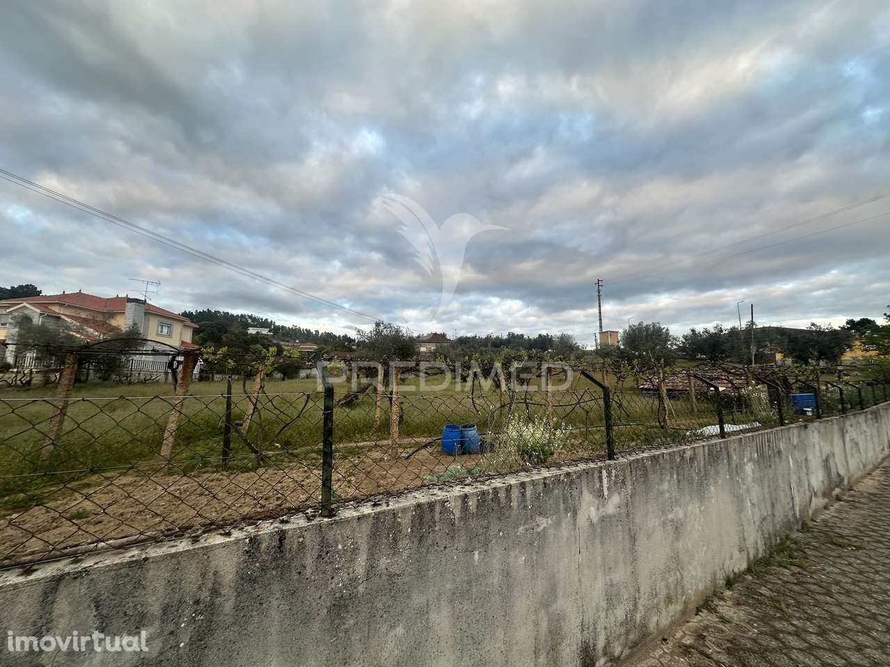 Moradia para restauro com 8.884m2 de terreno - Grande imagem: 3/11