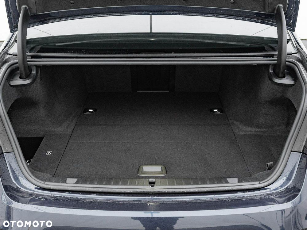 BMW Seria 7 - 29
