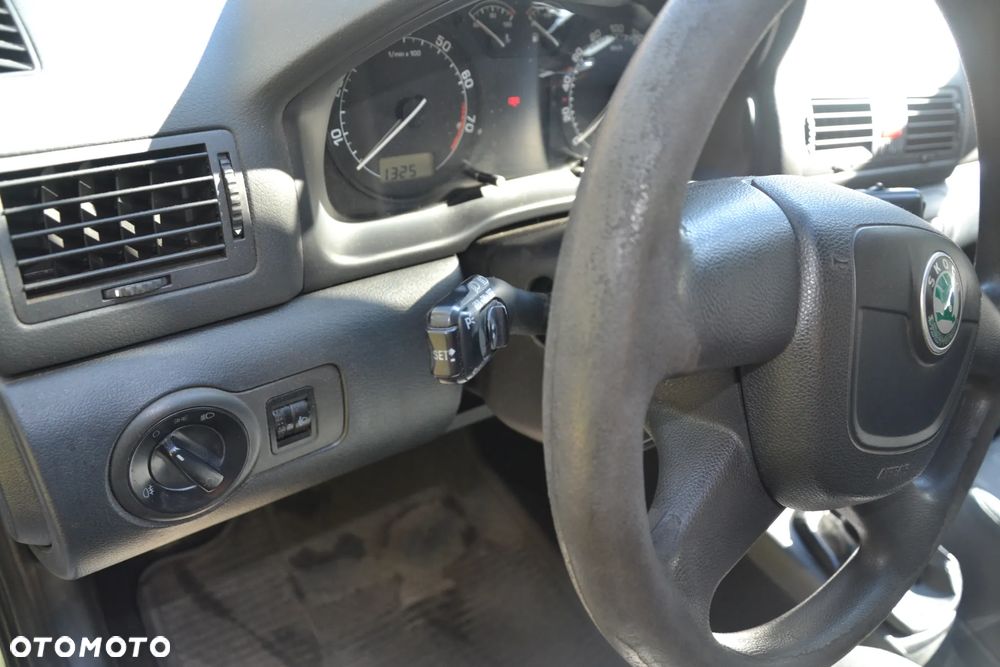 Skoda Octavia 1.6 Tour - 9