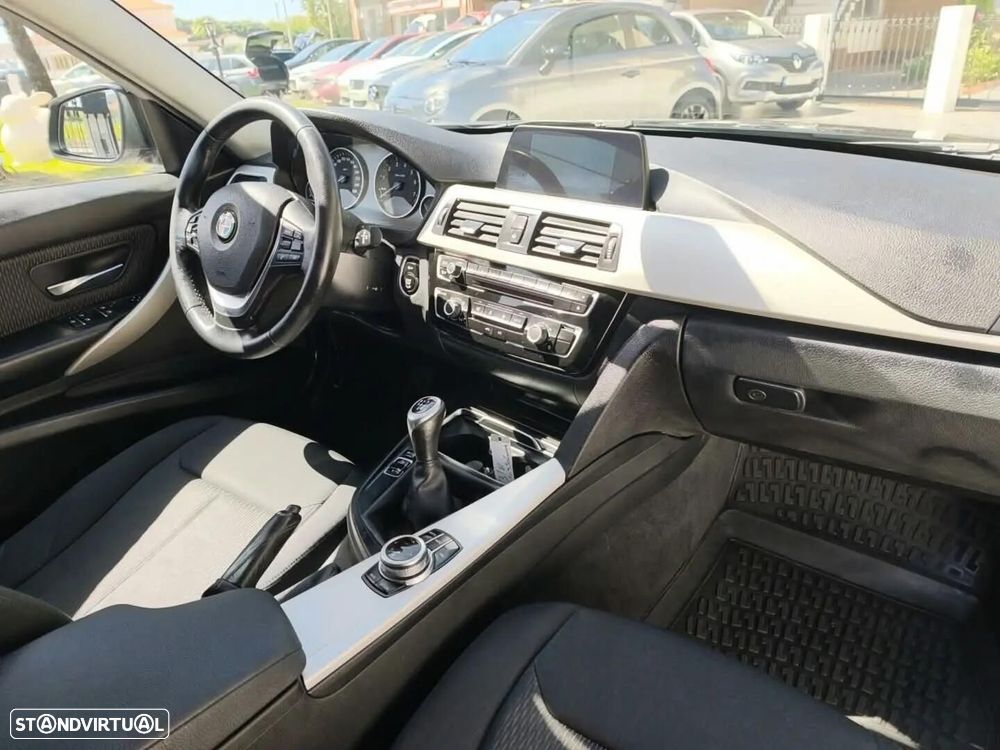 BMW 318 i Sport Line - 22