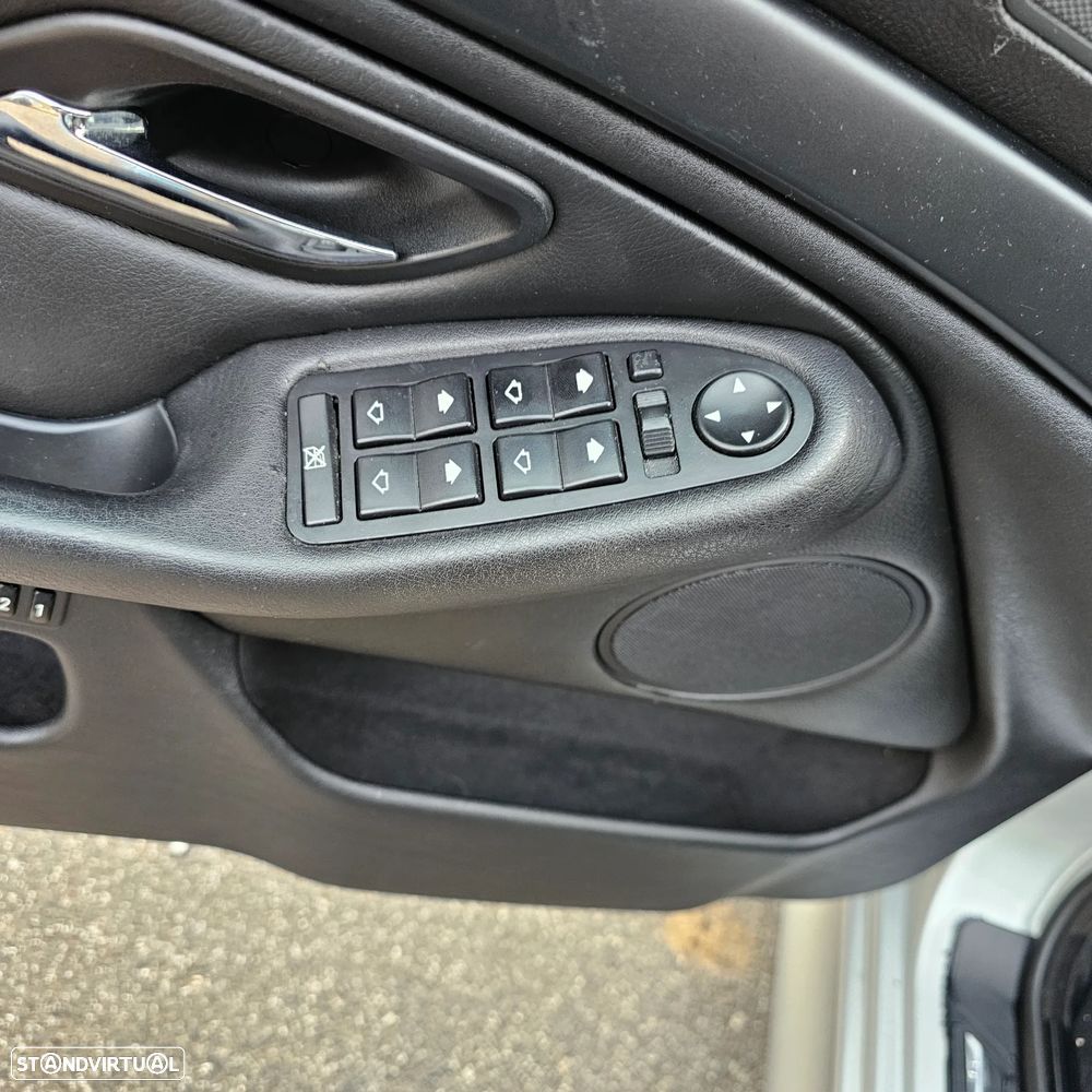 BMW 530 dA Touring - 12