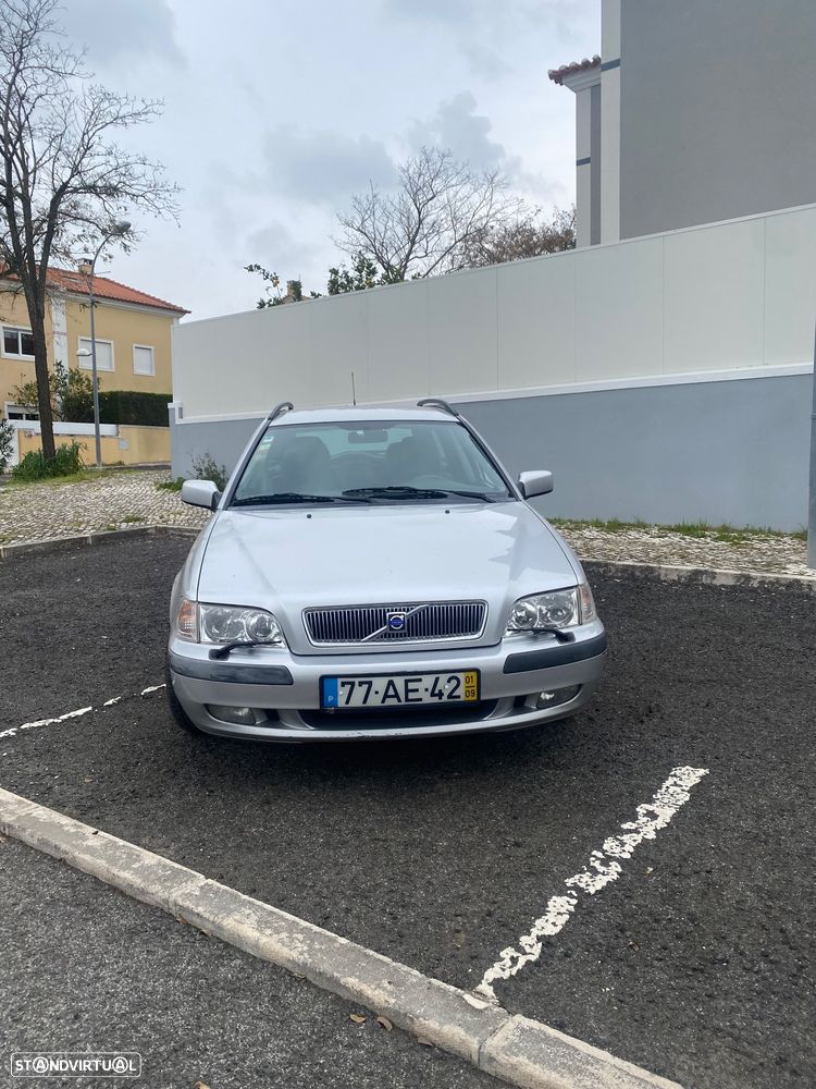 Volvo V40 Cross Country - 1