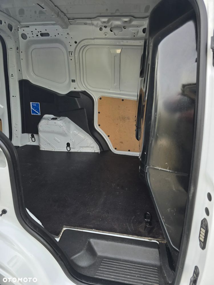 Ford Transit Courier - 18