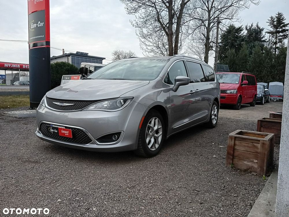 Chrysler Pacifica - 1