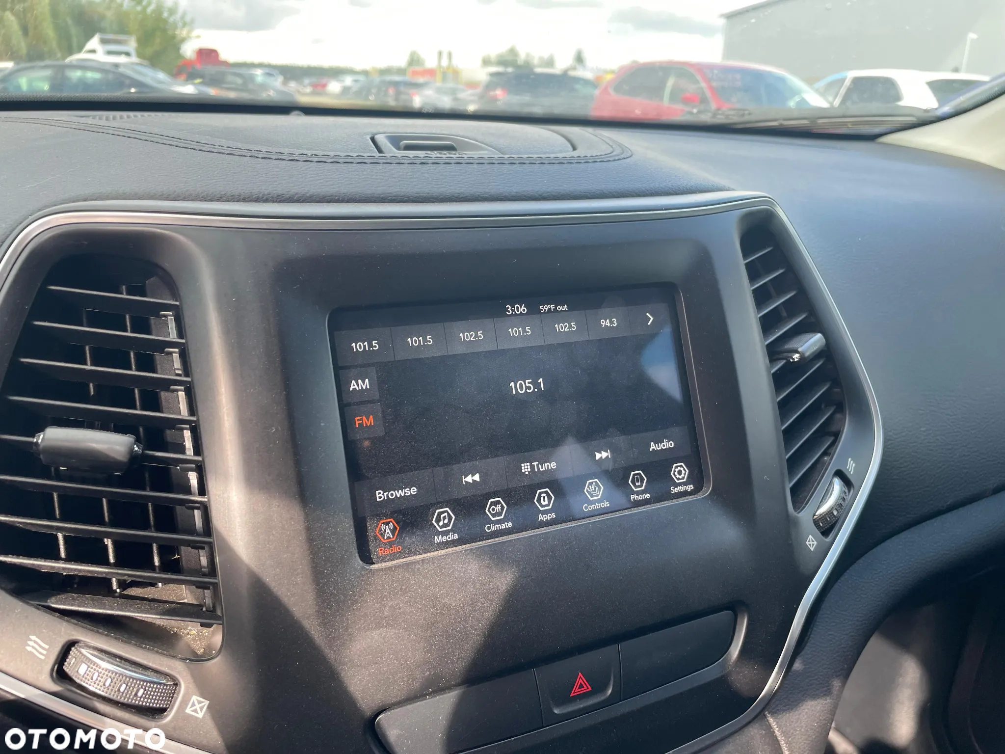 Jeep Cherokee - 14
