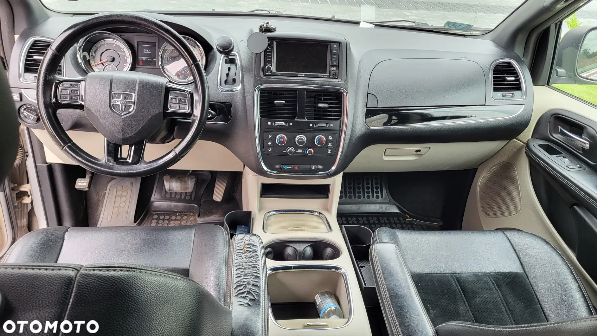Dodge Grand Caravan - 2