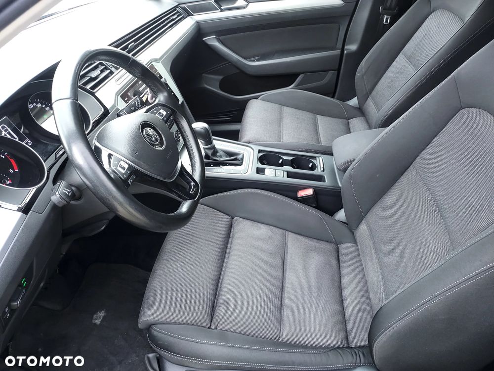 Volkswagen Passat - 15