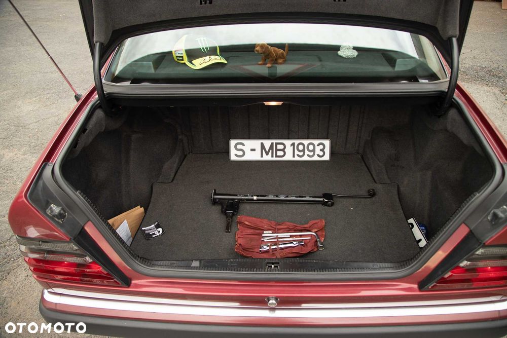 Mercedes-Benz W124 1993 photo 4