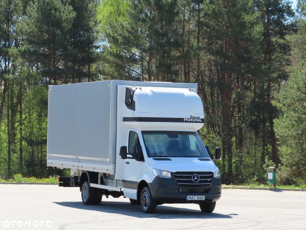 Mercedes-Benz Sprinter 517 CDI 170 KM Plandeka 12 E.Palet 5520 mm Dł. Skrzynia 2453 mm Szeroka TYLNE DRZWI KONTENEROWE Rozstaw Osi 4325 mm DMC 3500 Kg Ładowność 823 Kg WZMACNIANY Załadunek Wysokość Rampowa AMAZON Kabina Sypialniana SPOJKAR SPOJTRAK XL Nowy Nie Używany Gotowy Dostępny OKAZJA - 2