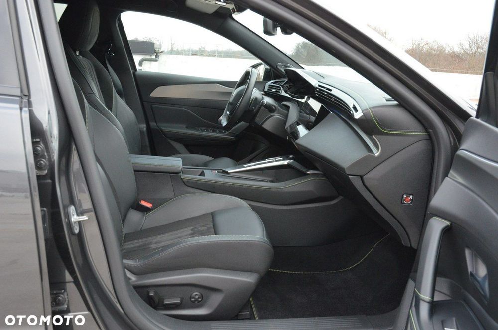 Peugeot 408 1.6 Plug-In Hybrid 225 GT EAT8 - 32