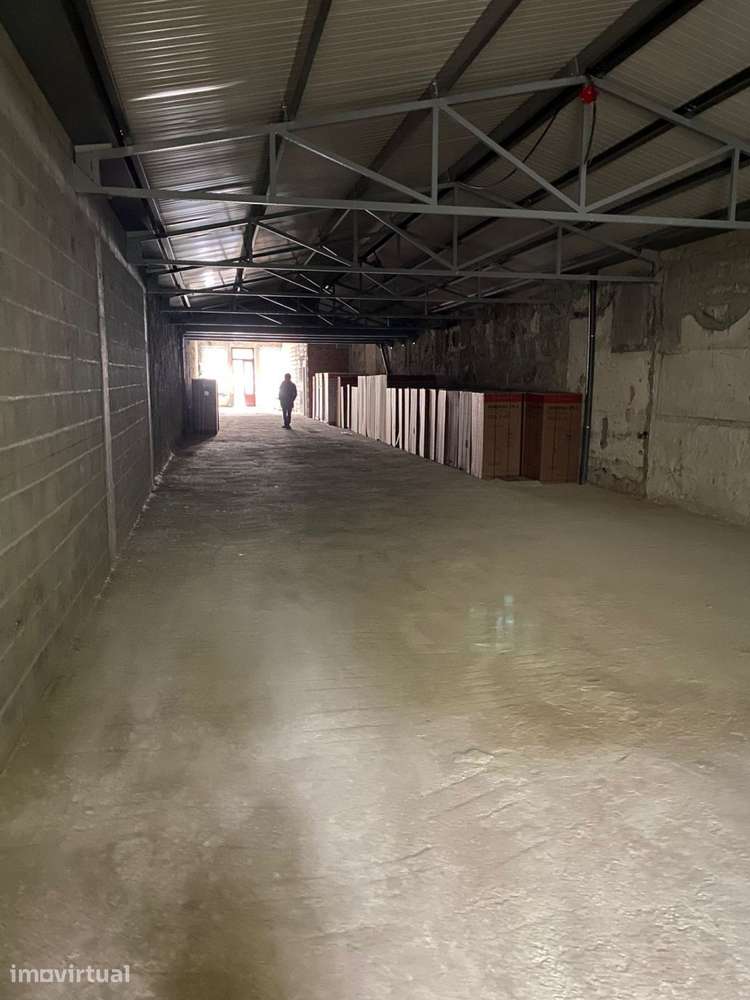 Loja no centro do Porto com 300 m2 - Grande imagem: 4/5