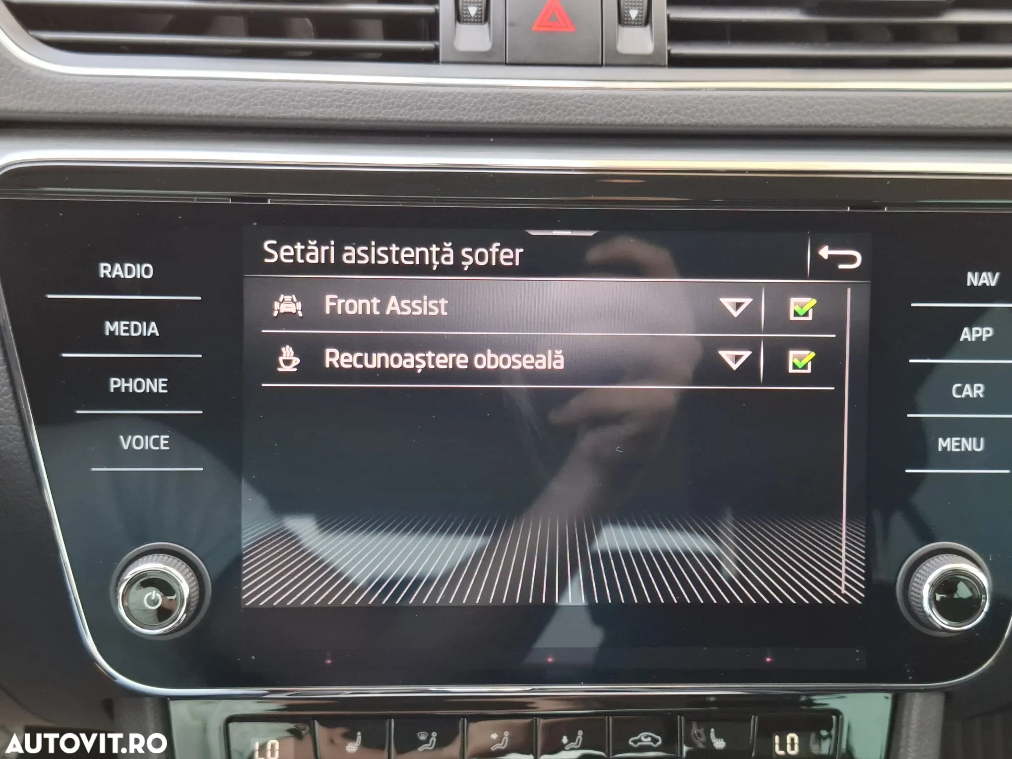 Skoda Superb 2.0 TDI DSG Ambition - 29