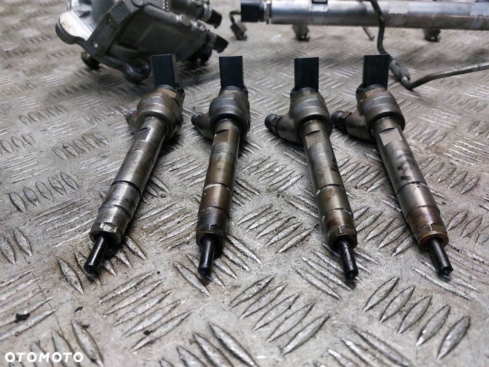 POMPA WTRYSKOWA + WTRYSKIWACZE + LISTWA KOMPLET BMW F10 520d 2.0 D - 2