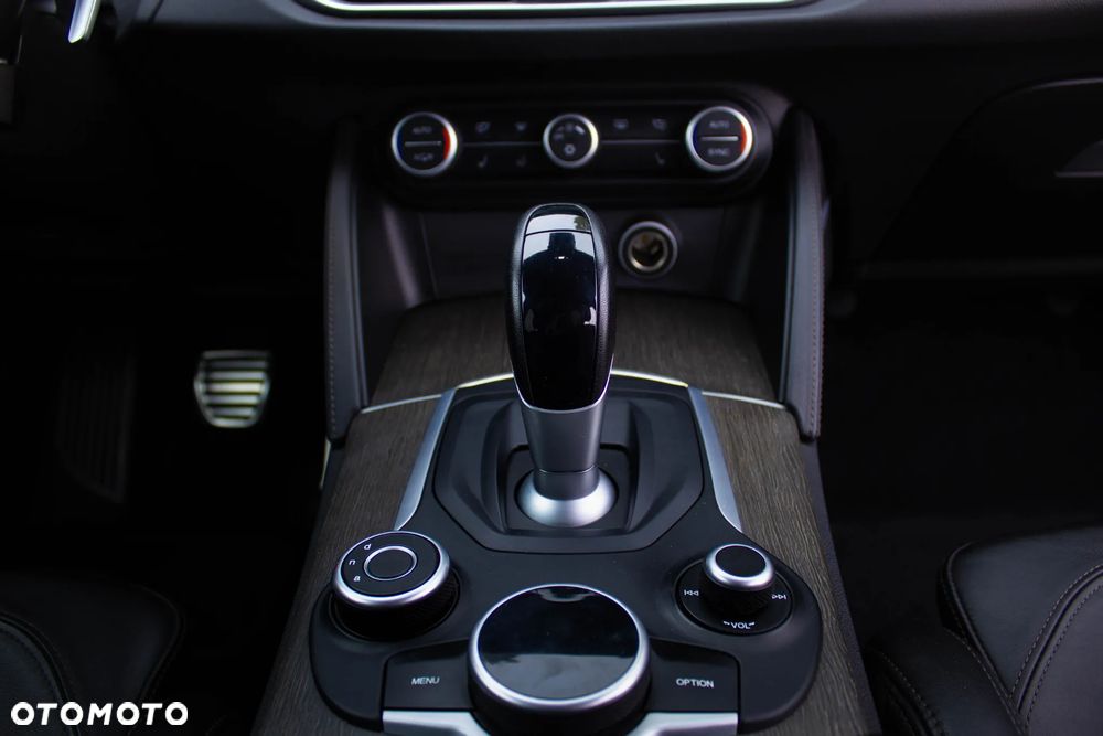 Alfa Romeo Stelvio - 11