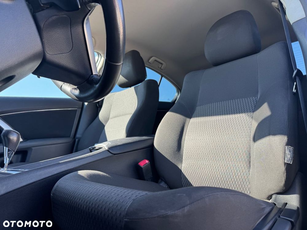 Toyota Avensis 1.8 Premium MS - 19