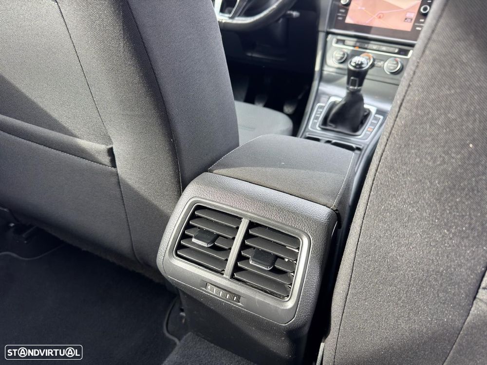 VW Golf 1.6 TDI Confortline - 12