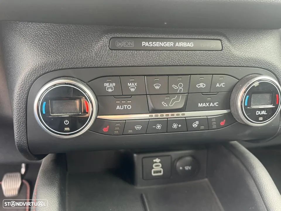 Ford Kuga 1.5 EcoBoost ST-LINE - 12
