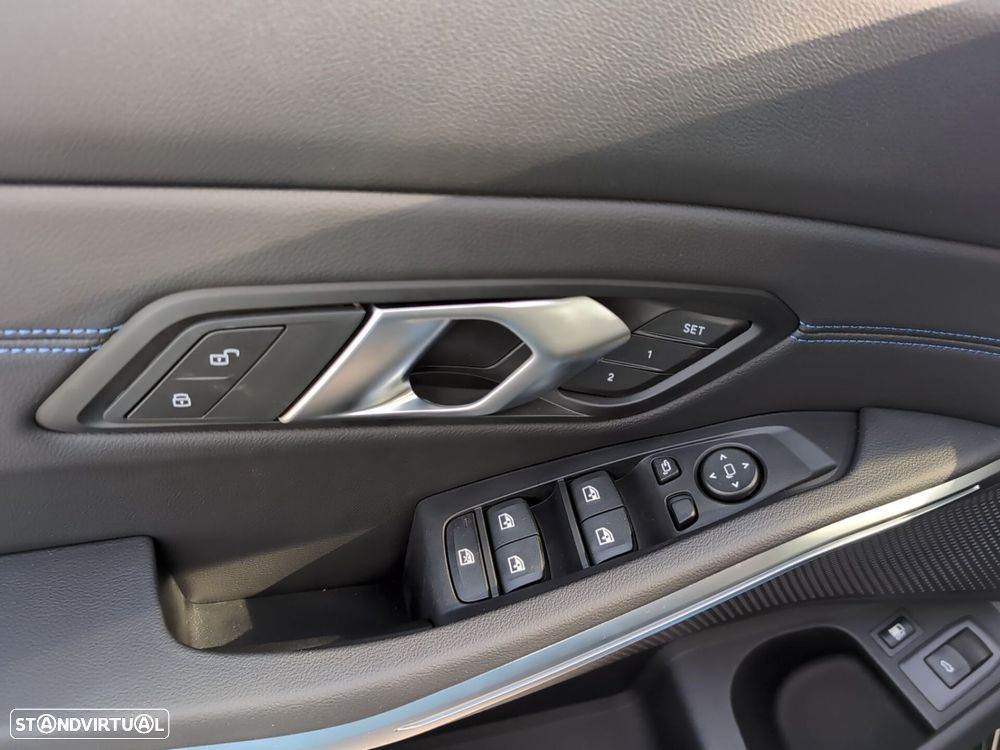 BMW 330 e Touring Pack Desportivo M Auto - 15