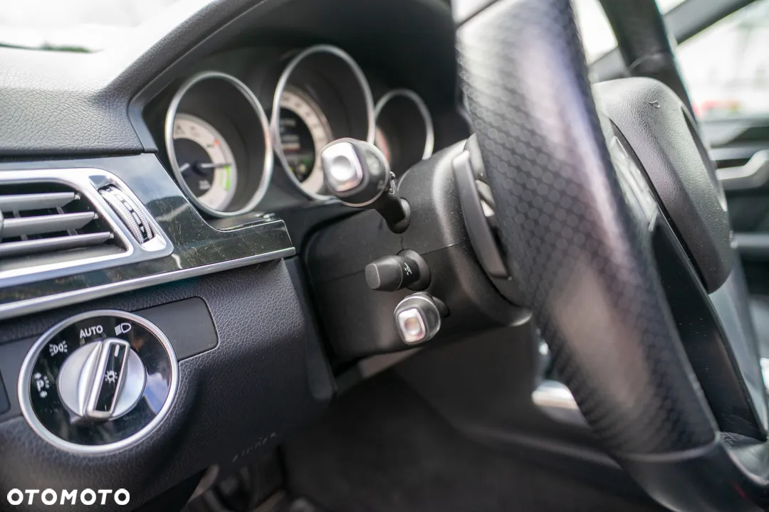 Mercedes-Benz Klasa E 300 T BlueTEC HYBRID 7G-TRONIC Elegance - 24