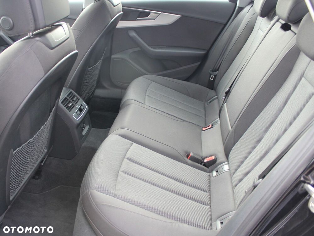 Audi A4 Limousine - 12