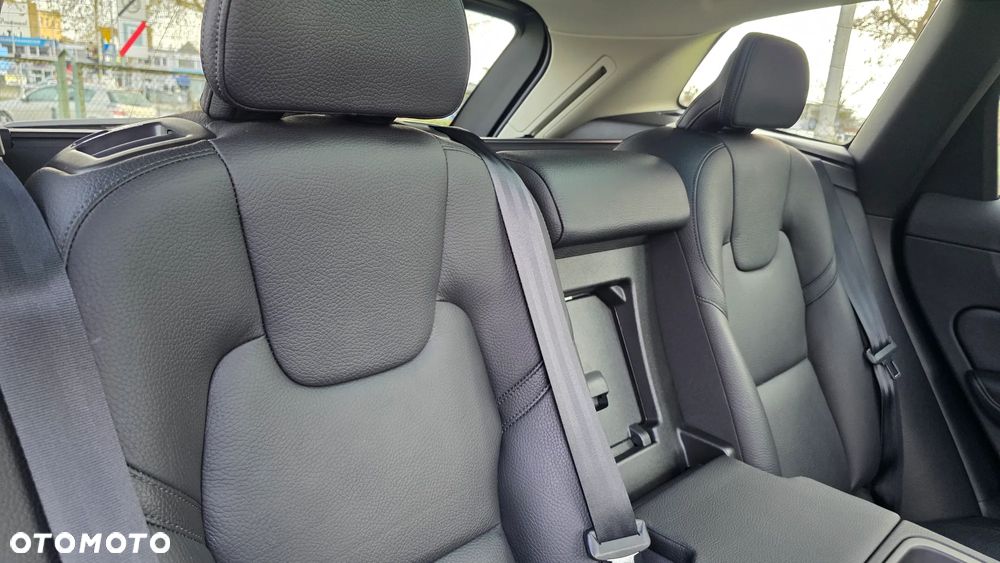 Volvo XC 60 T5 Momentum Pro - 10