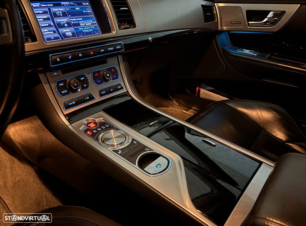 Jaguar XF Sportbrake 2.2 D Premium Luxury - 7