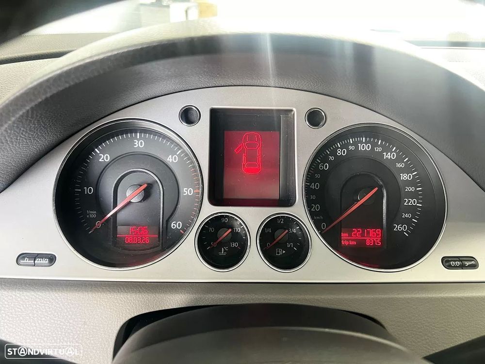 VW Passat Variant 2.0 TDi Confortline - 11