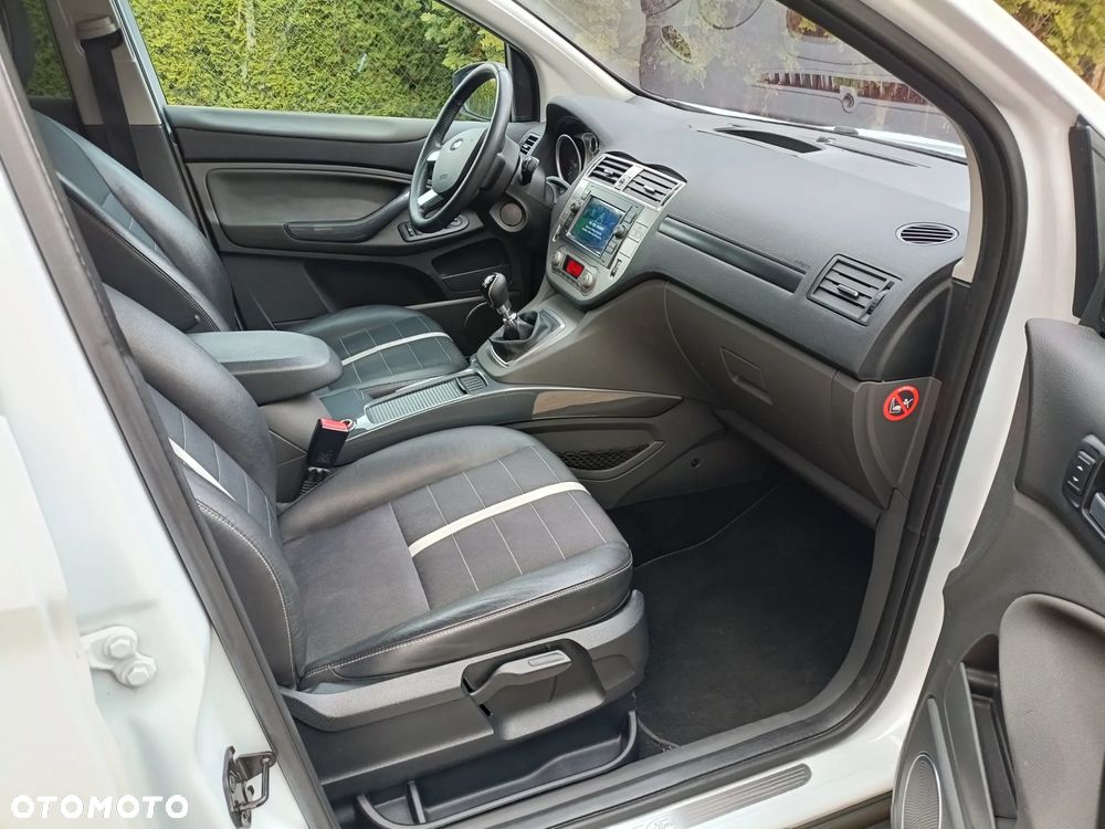 Ford Kuga 2.0 TDCi 2x4 Titanium - 16