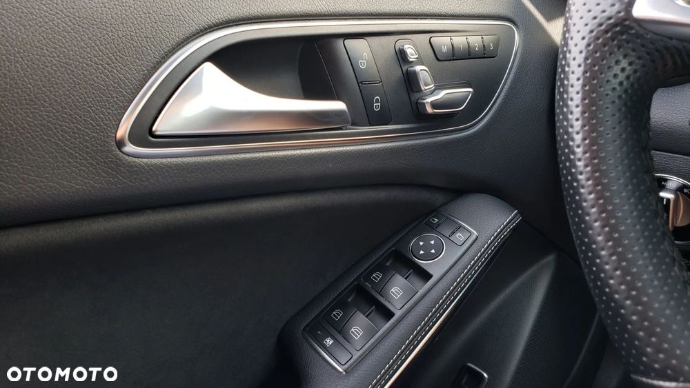 Mercedes-Benz GLA 250 7G-DCT Peak Edition - 31