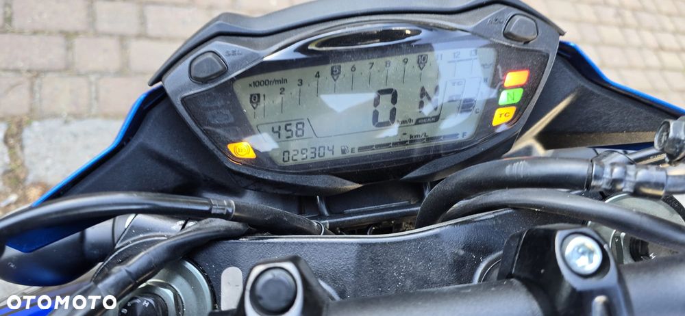 Suzuki GSX - 16