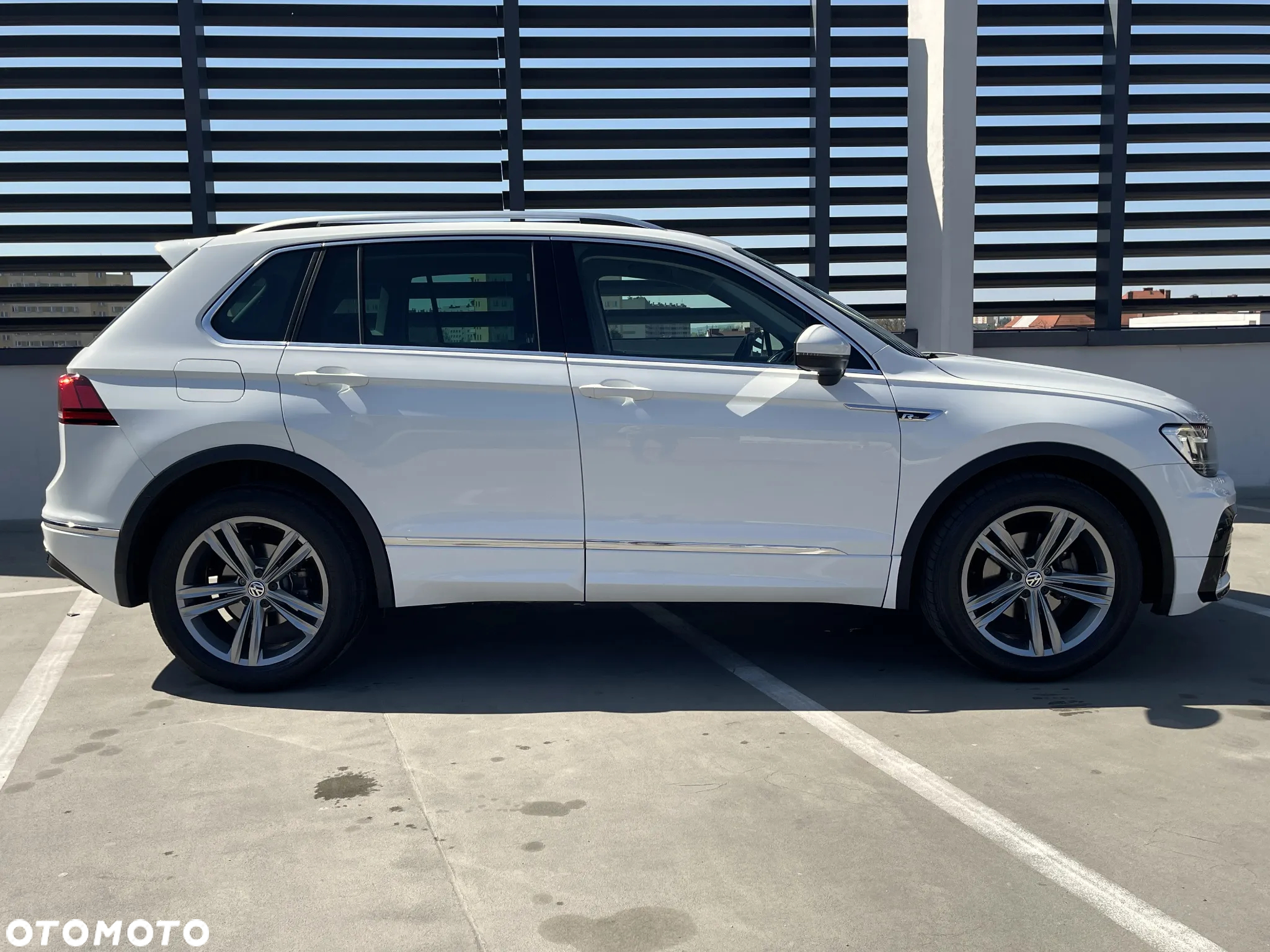 Volkswagen Tiguan 2.0 TDI SCR 4MOTION DSG R-Line - 4