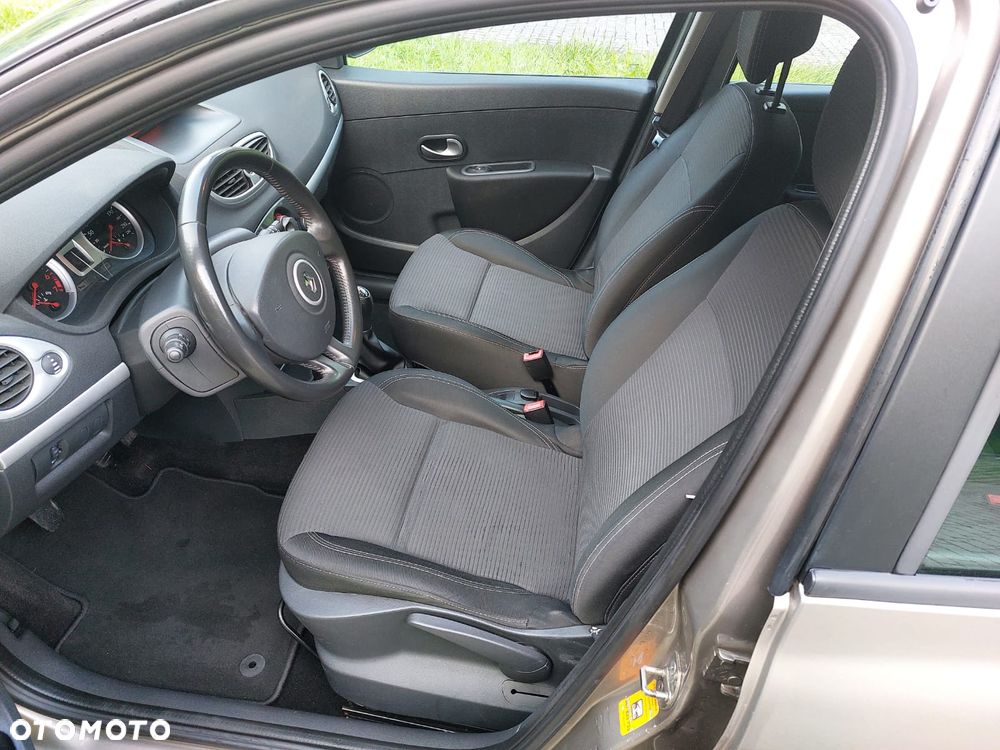 Renault Clio 1.2 16V Alize - 16