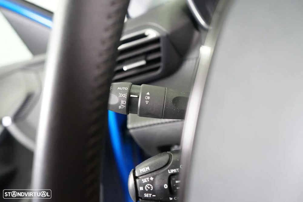 Peugeot 2008 1.2 PureTech Allure Pack - 25