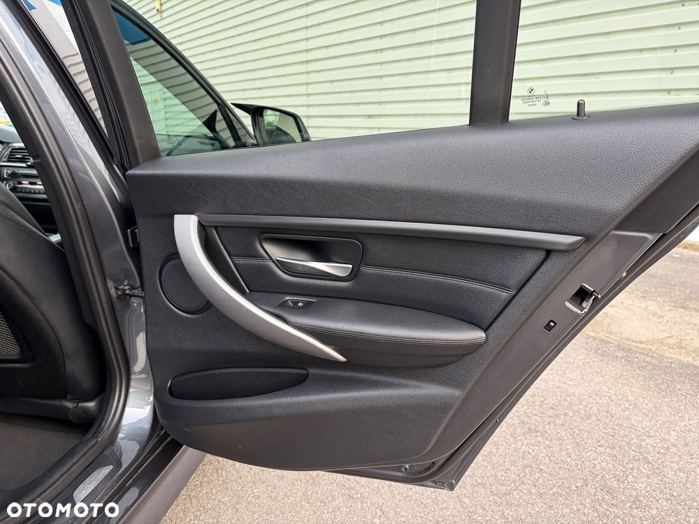 BMW Seria 3 335d xDrive M Sport - 24
