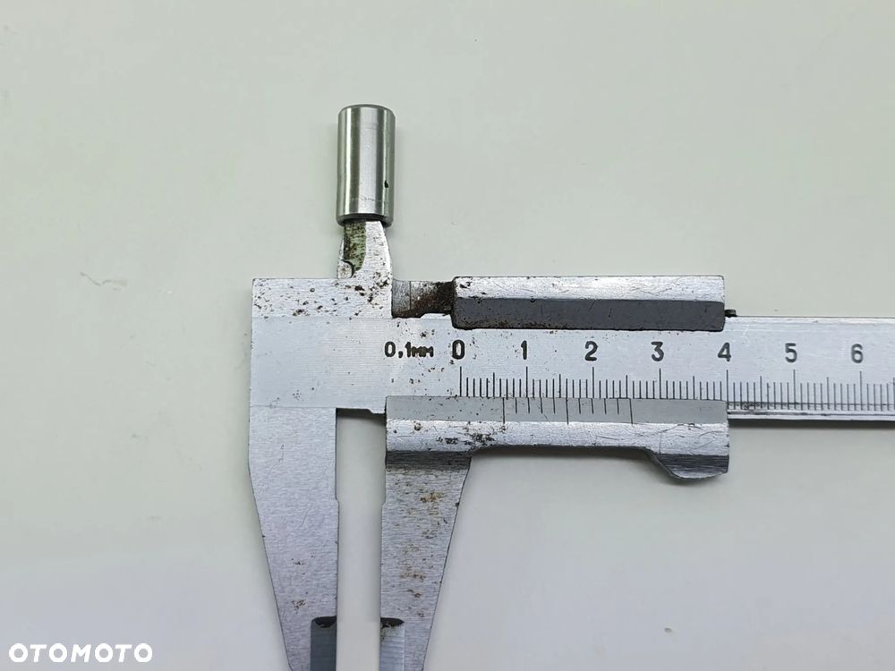 SUZUKI GSR 750 11-16 DEKIEL POKRYWA + ŚRUBY - 23