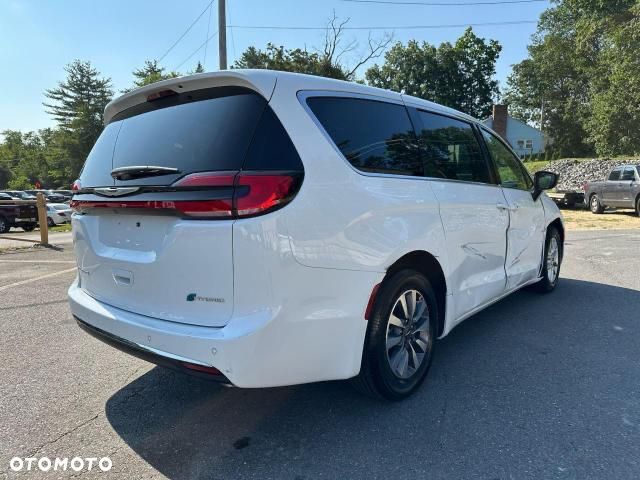 Chrysler Pacifica - 23