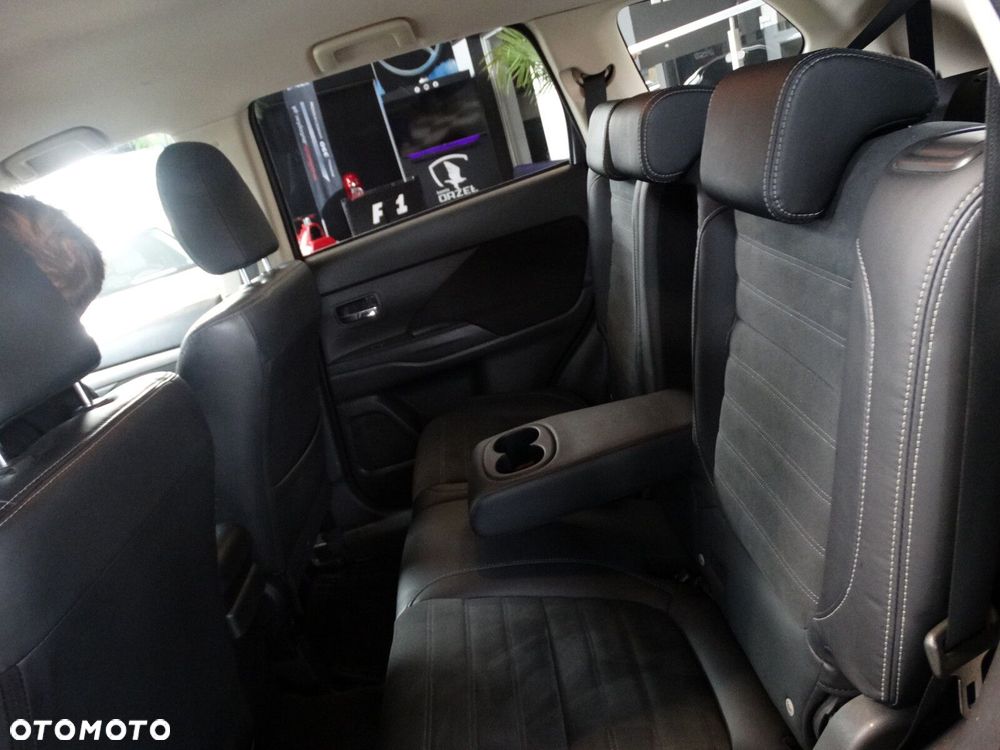 Mitsubishi Outlander - 21