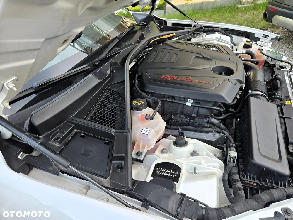 Alfa Romeo Giulia 2.0 Turbo 16V AT8-Q4 Ti - 14