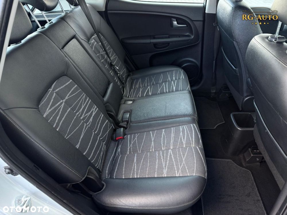 Kia Venga - 33