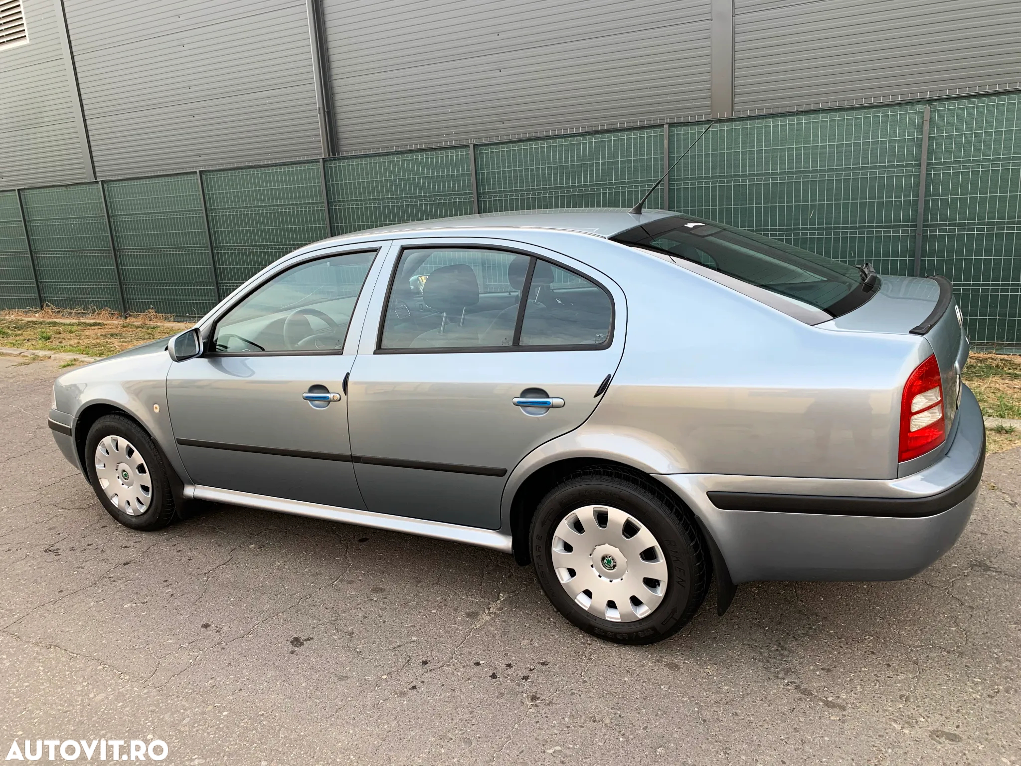 Skoda Octavia 1.6 Ambiente - 3