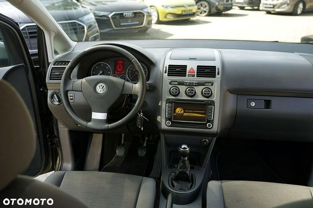 Volkswagen Touran - 22