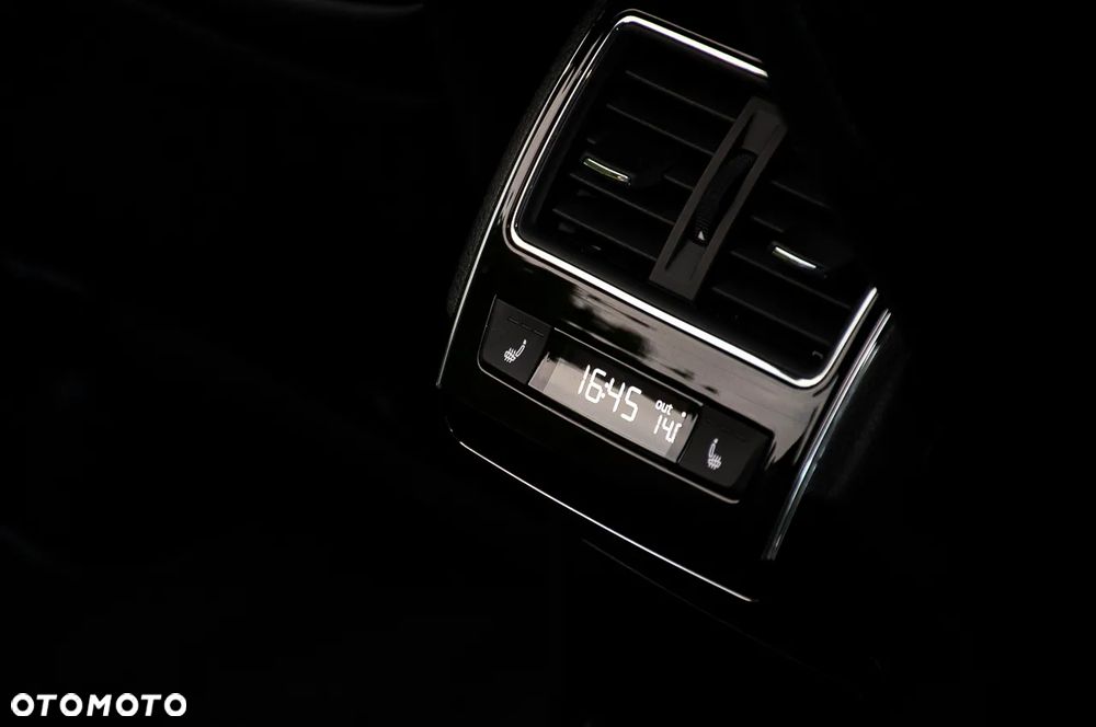 Skoda Superb 2.0 TDI DSG Sportline - 10