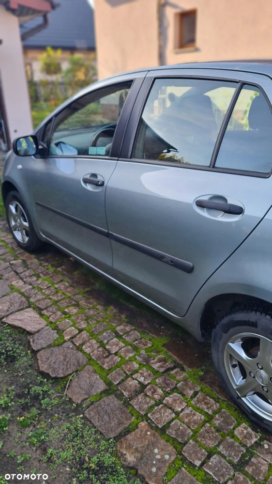 Toyota Yaris - 16