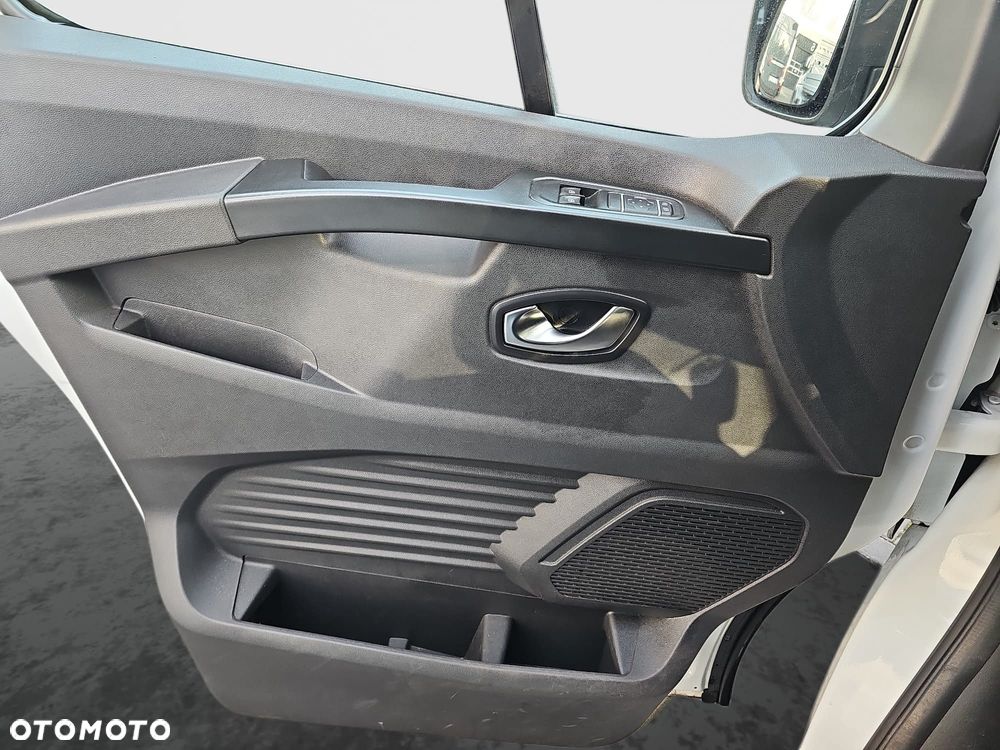 Renault Trafic 2.0 dCi - 16