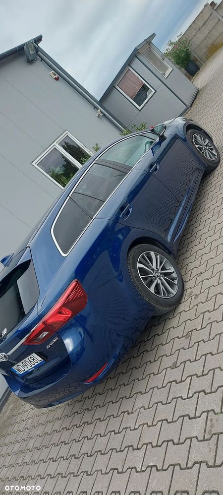 Toyota Avensis 1.8 Premium MS - 24