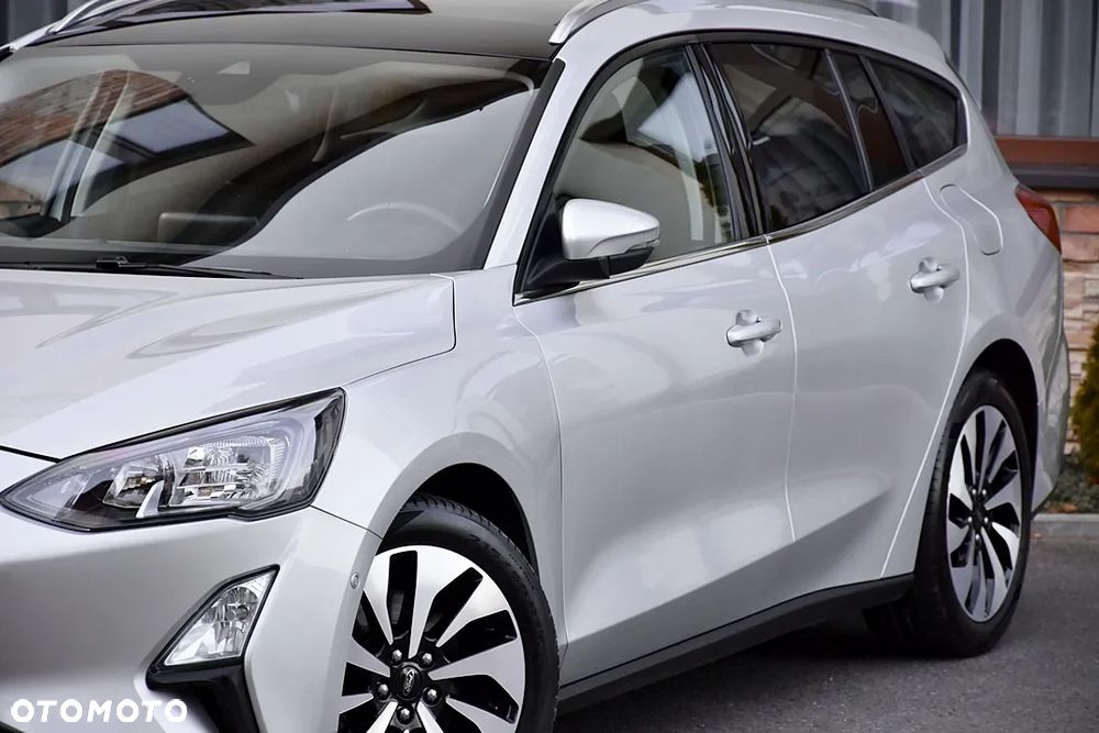 Ford Focus 1.5 EcoBlue Start-Stopp-System TITANIUM DESIGN - 12