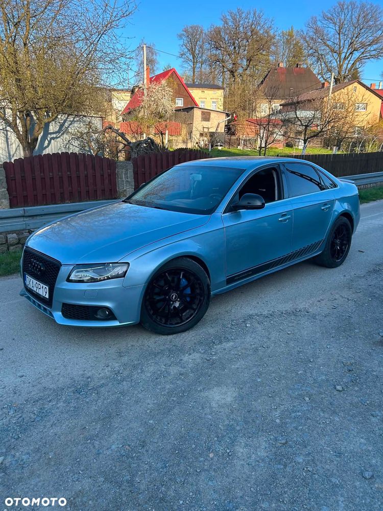 Audi A4 Limousine - 1