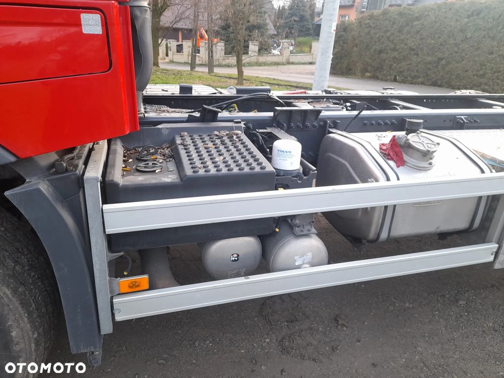 Volvo FH 16 650koni 6x2 OŚ SKRĘTNA PODNOSZONA // JEDYNY TAKI// RAMA DO ZABUDOWY// HDS dzwig żuraw do lasu drewna tarcicy // DO ŻYWCA// asenizacyjny// HOLOWNIK// FULL opcja ze SZWAJCARI - 23