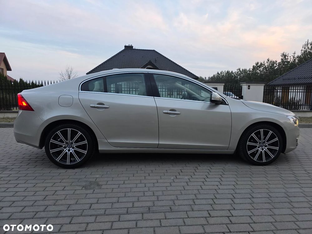 Volvo S60 D4 Geartronic Summum - 5