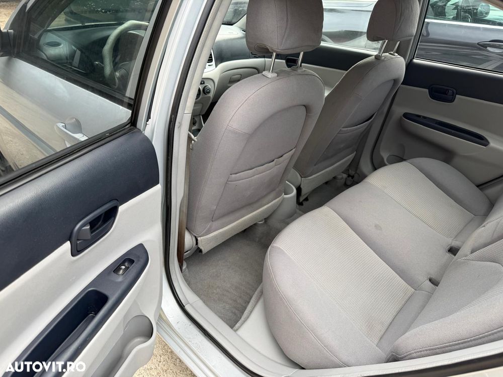 Hyundai Accent - 20